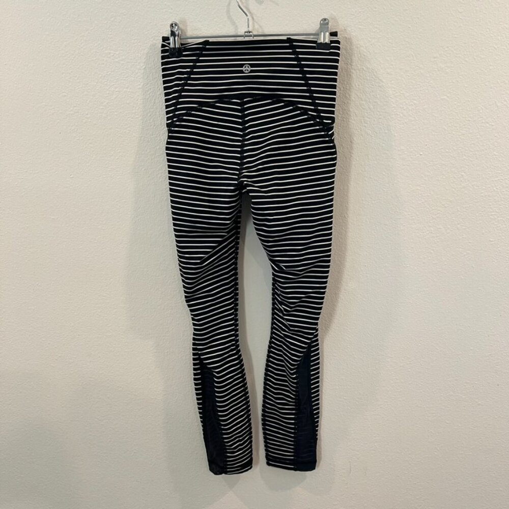 Lululemon Train Times Leggings Tights 25" in Parallel Stripe Black White SZ 4 - Picture 5 of 6